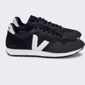 Black Veja sneakers size 9